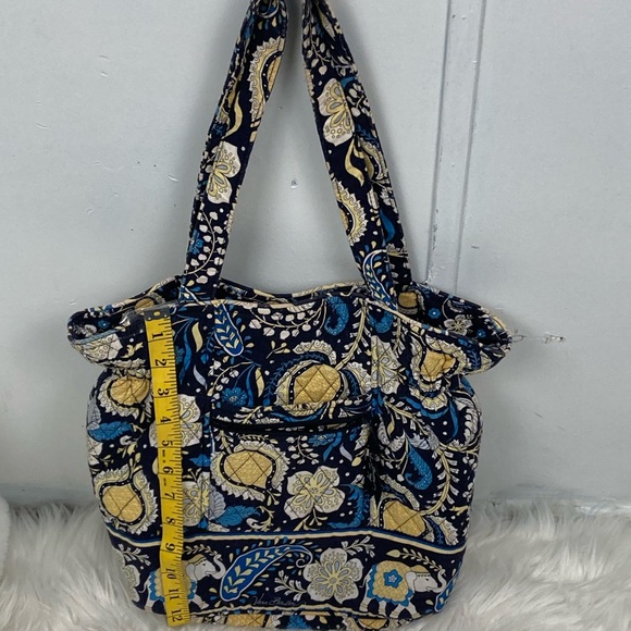Vera Bradley Bag. - Picture 4 of 8